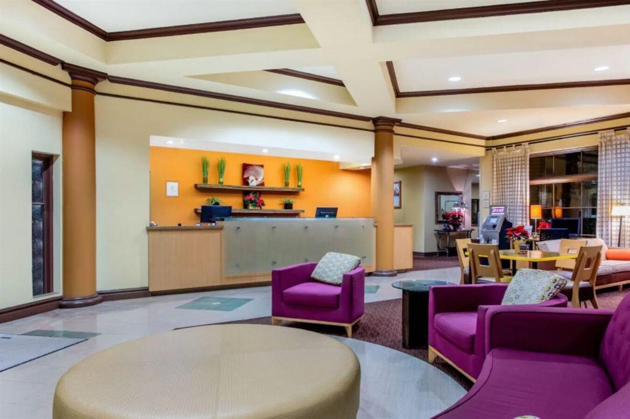 La Quinta By Wyndham Raleigh Crabtree Hotel Exterior photo