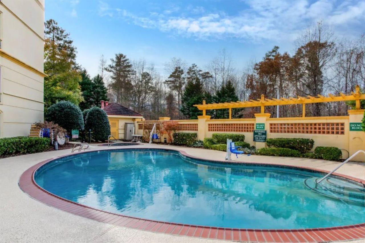 La Quinta By Wyndham Raleigh Crabtree Hotel Exterior photo