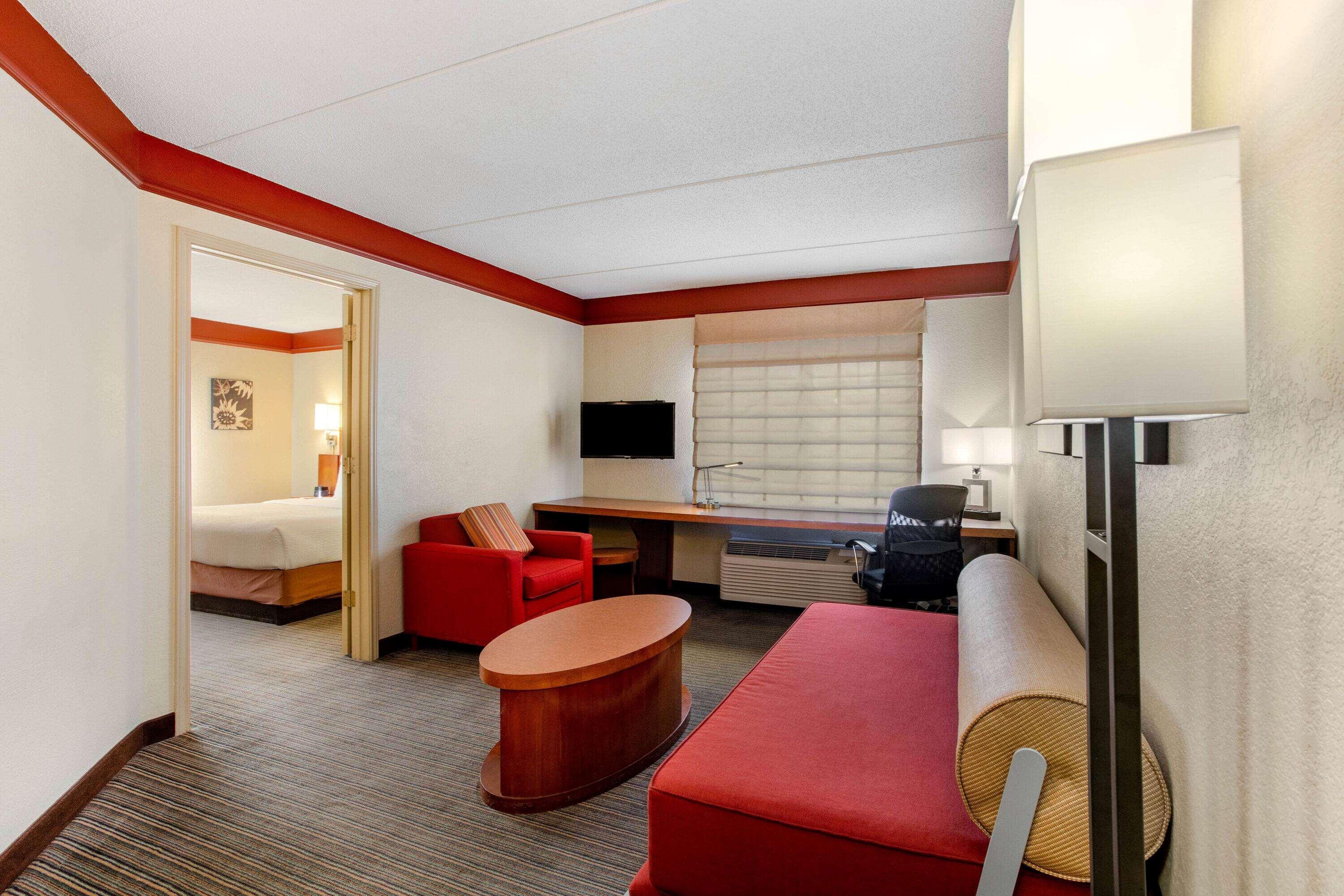 La Quinta By Wyndham Raleigh Crabtree Hotel Exterior photo