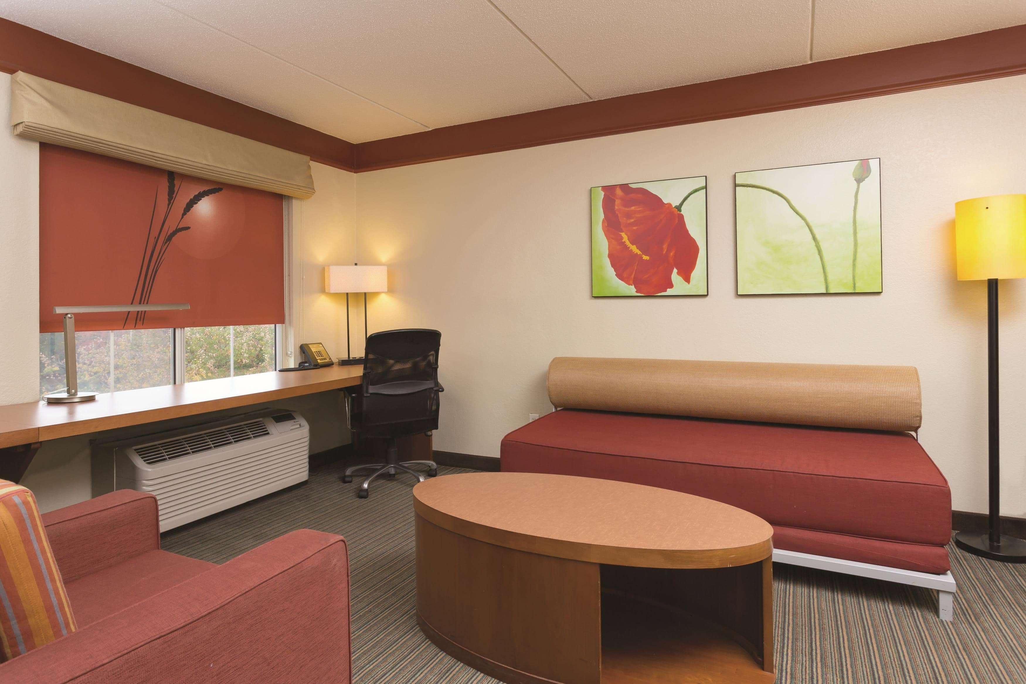 La Quinta By Wyndham Raleigh Crabtree Hotel Exterior photo