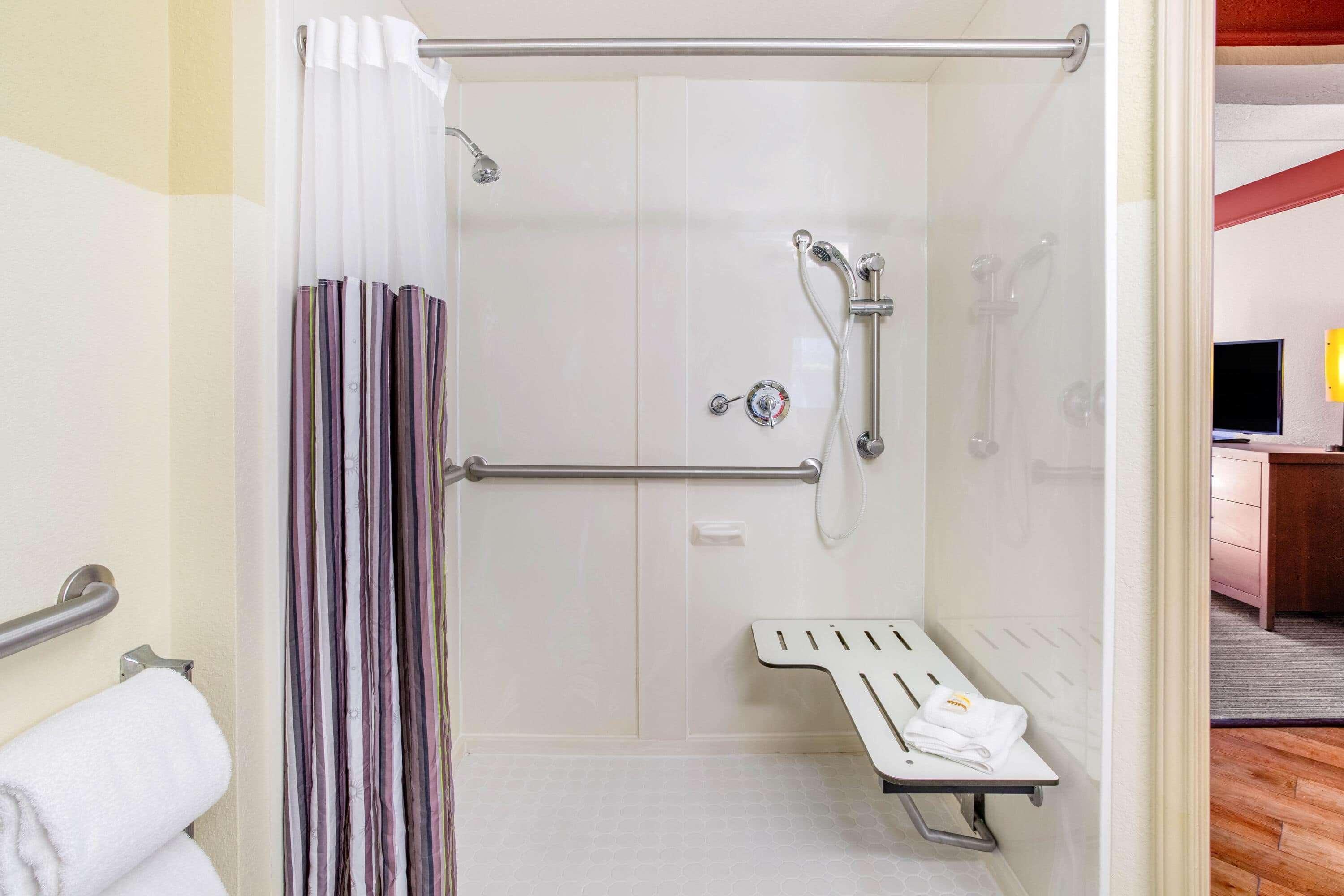 La Quinta By Wyndham Raleigh Crabtree Hotel Exterior photo
