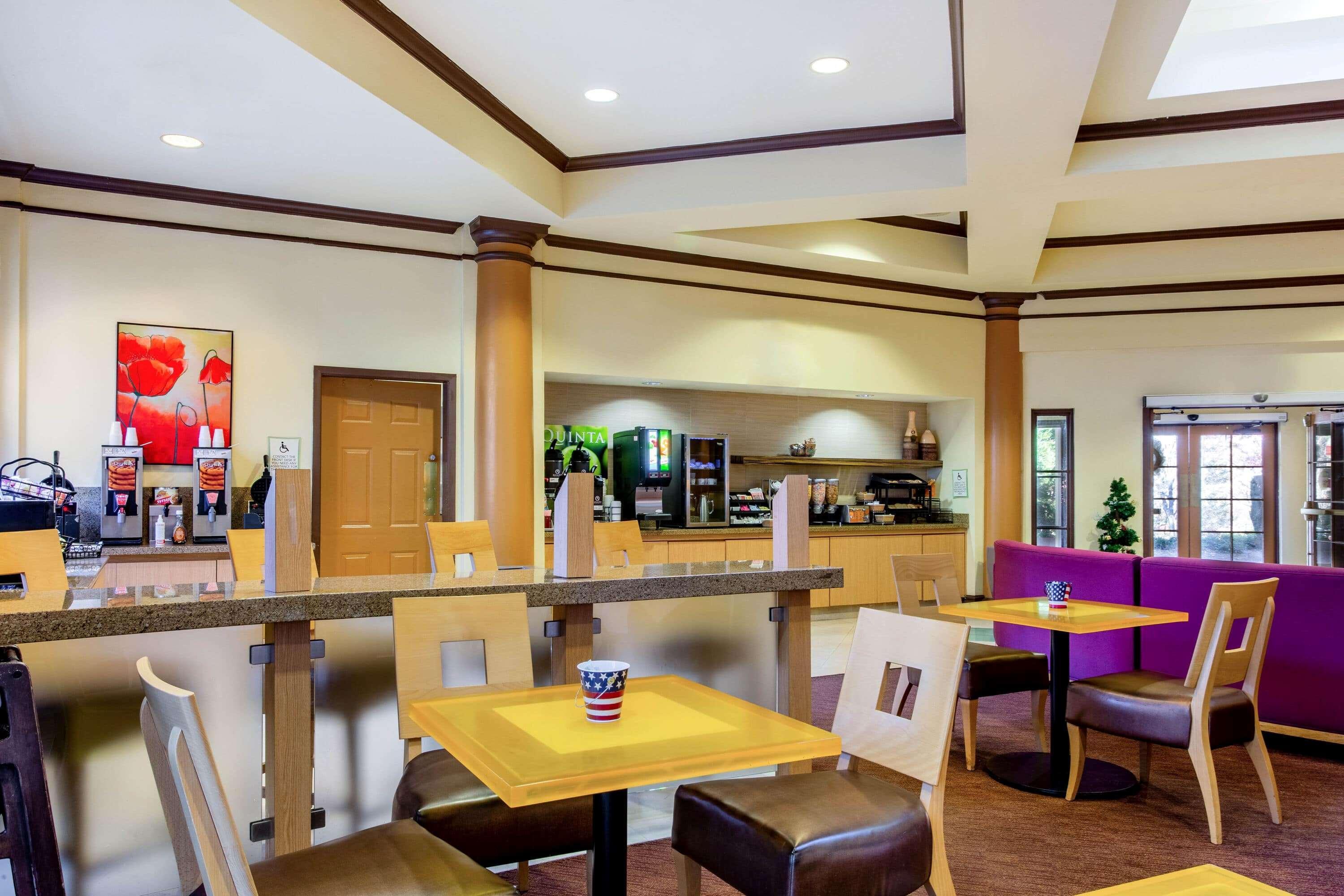 La Quinta By Wyndham Raleigh Crabtree Hotel Exterior photo