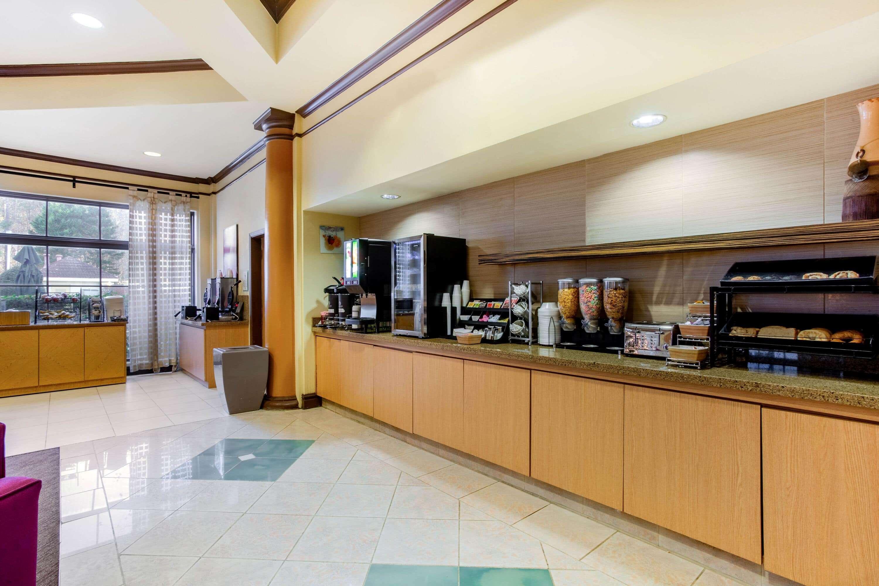 La Quinta By Wyndham Raleigh Crabtree Hotel Exterior photo
