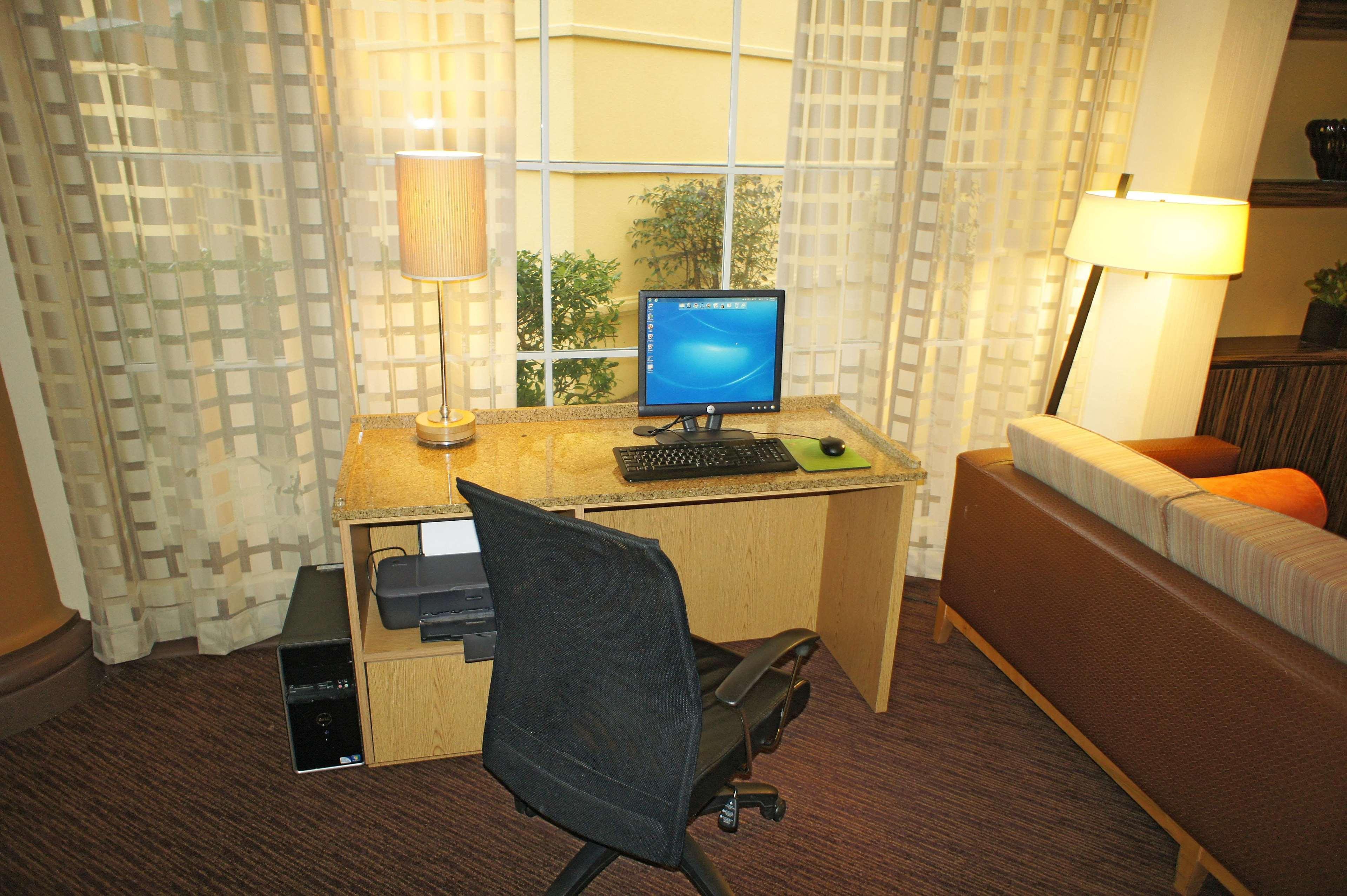 La Quinta By Wyndham Raleigh Crabtree Hotel Exterior photo