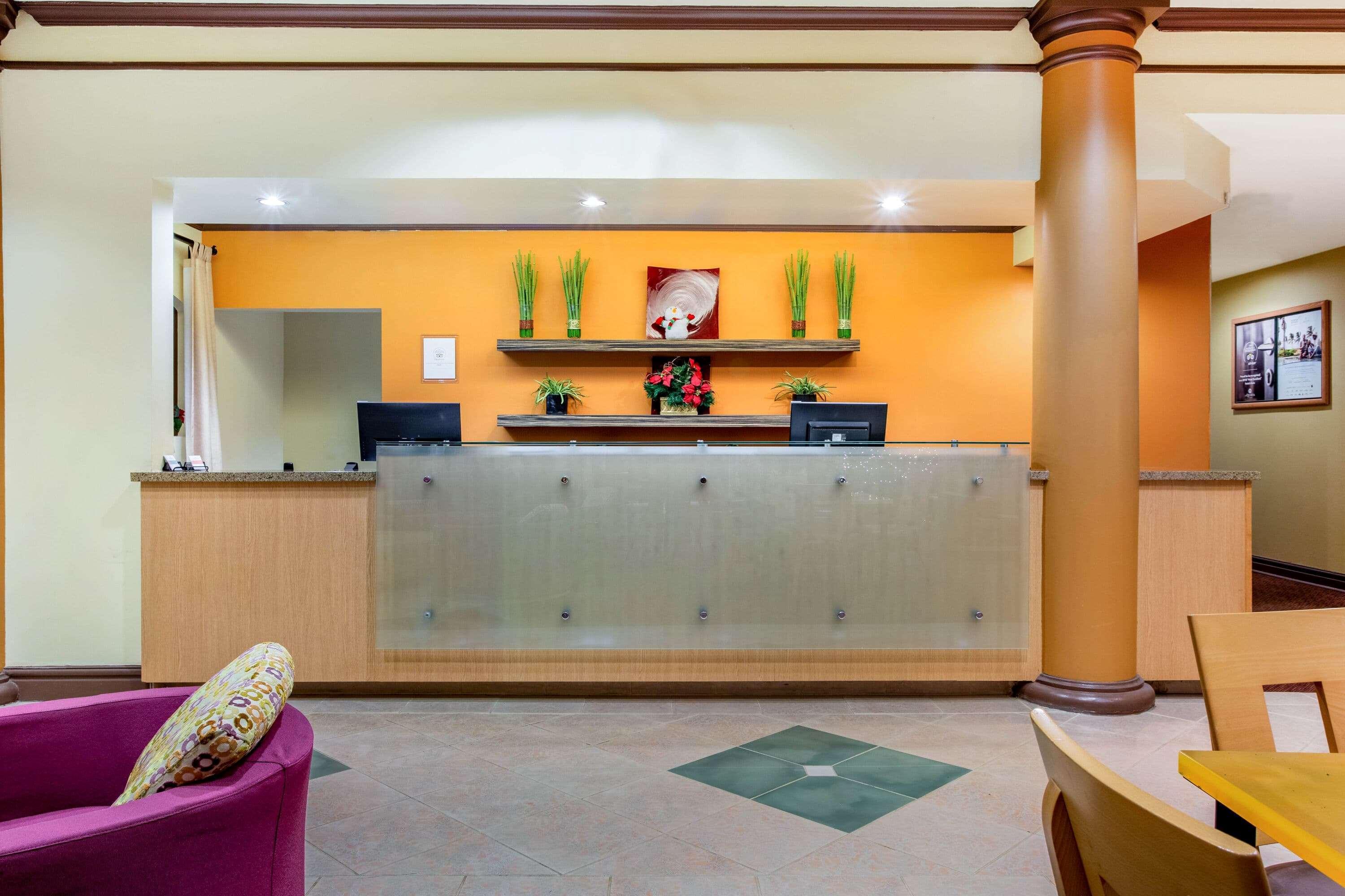 La Quinta By Wyndham Raleigh Crabtree Hotel Exterior photo
