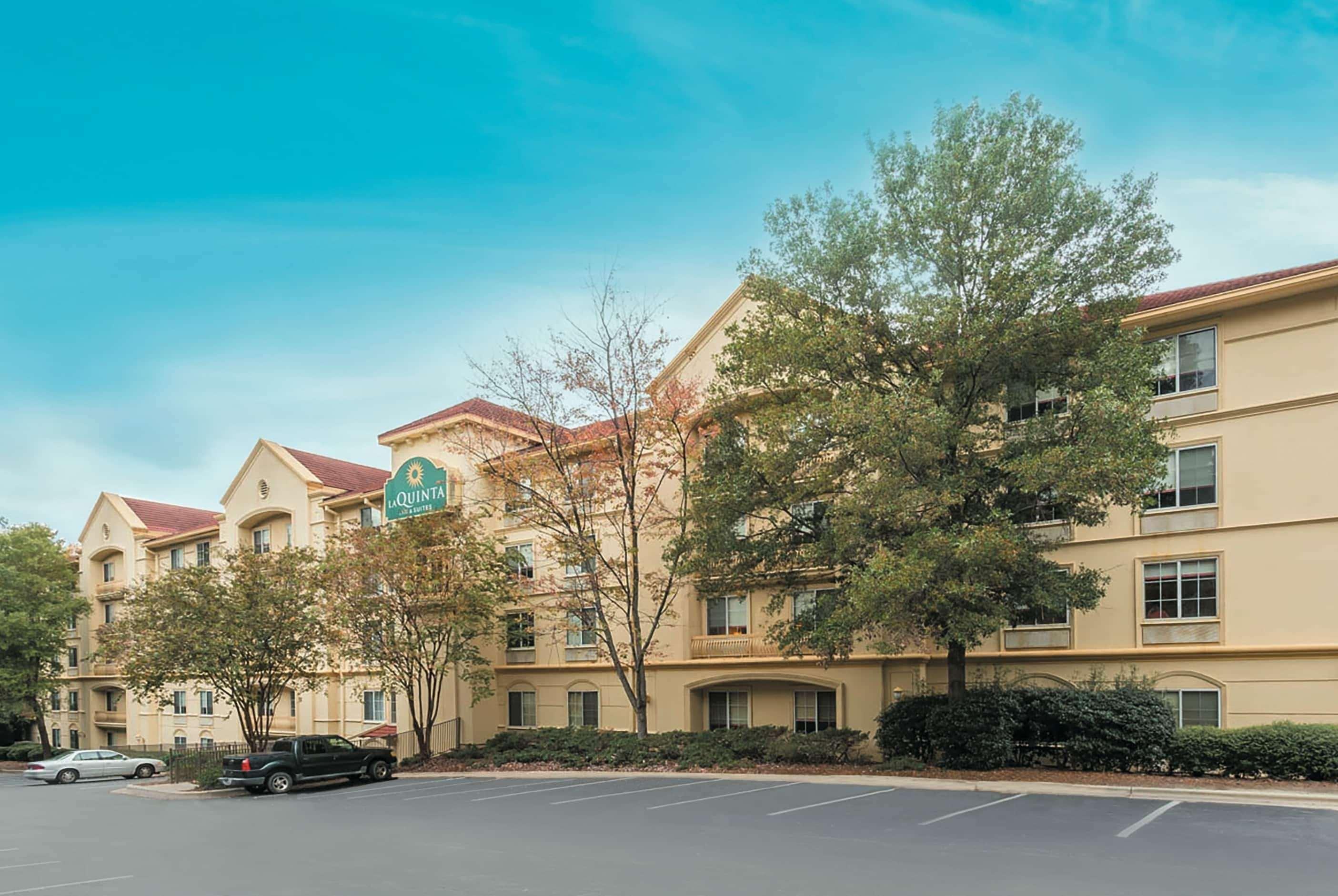 La Quinta By Wyndham Raleigh Crabtree Hotel Exterior photo