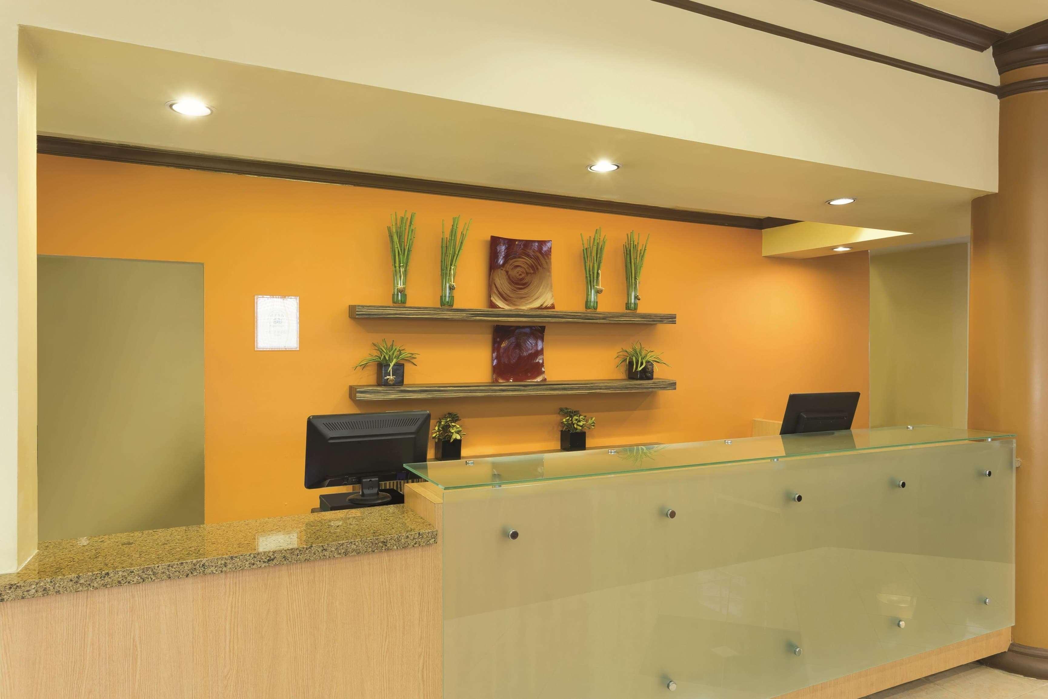 La Quinta By Wyndham Raleigh Crabtree Hotel Exterior photo