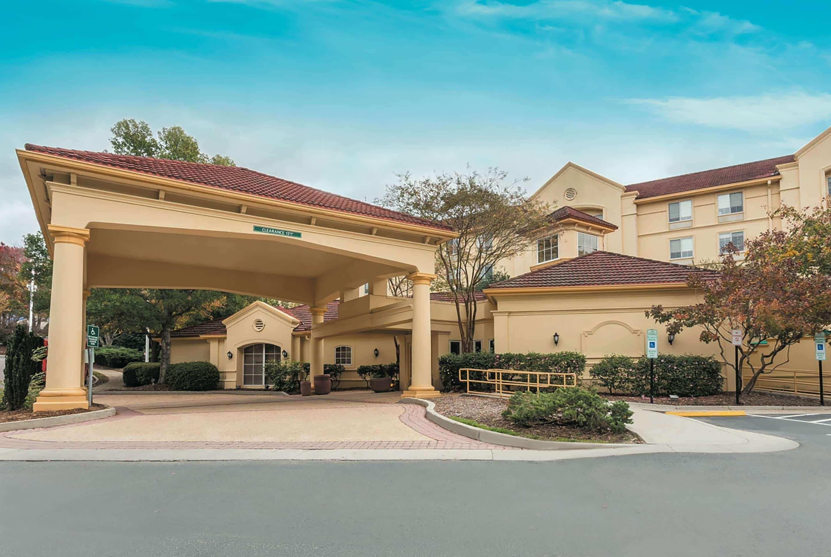 La Quinta By Wyndham Raleigh Crabtree Hotel Exterior photo