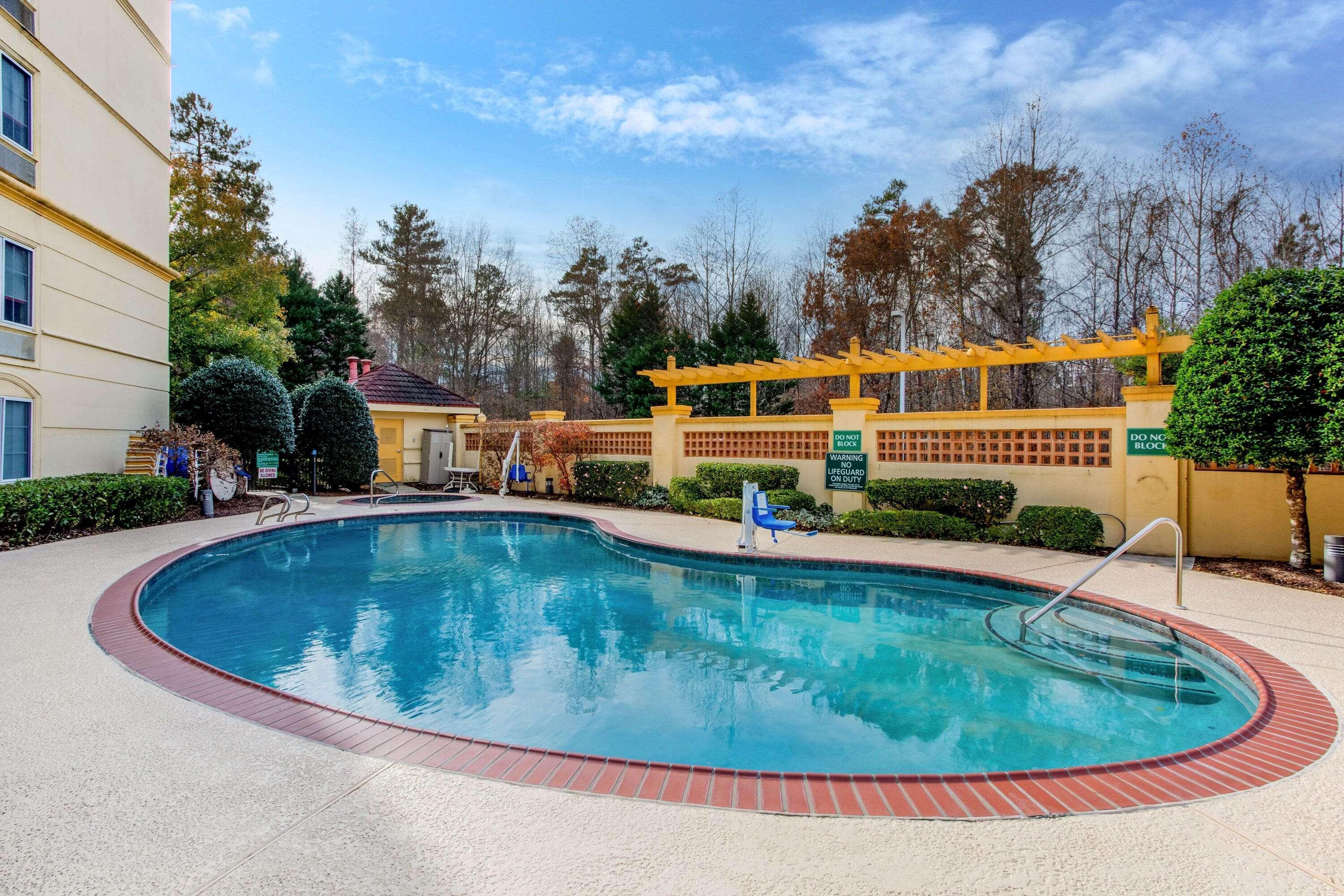 La Quinta By Wyndham Raleigh Crabtree Hotel Exterior photo