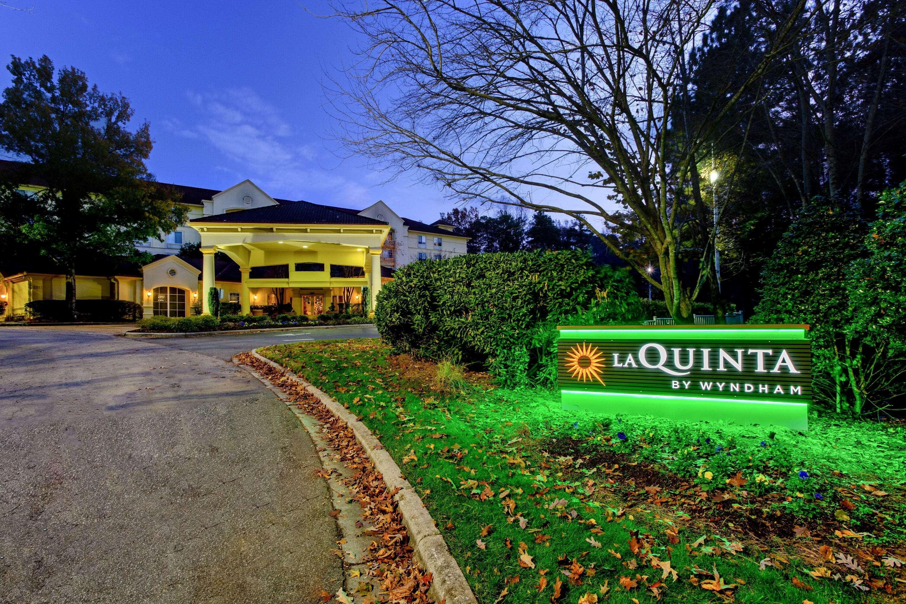 La Quinta By Wyndham Raleigh Crabtree Hotel Exterior photo