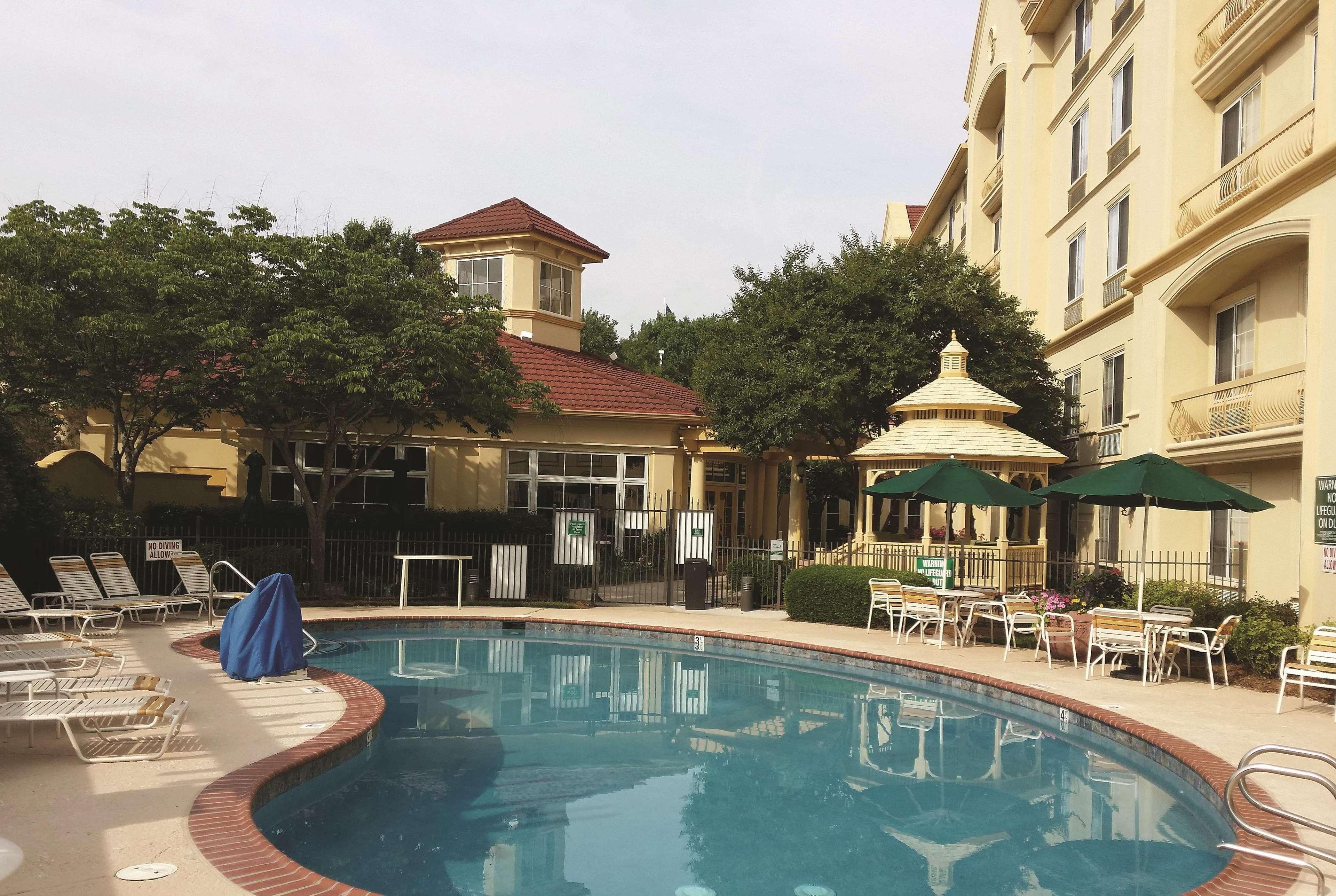 La Quinta By Wyndham Raleigh Crabtree Hotel Exterior photo