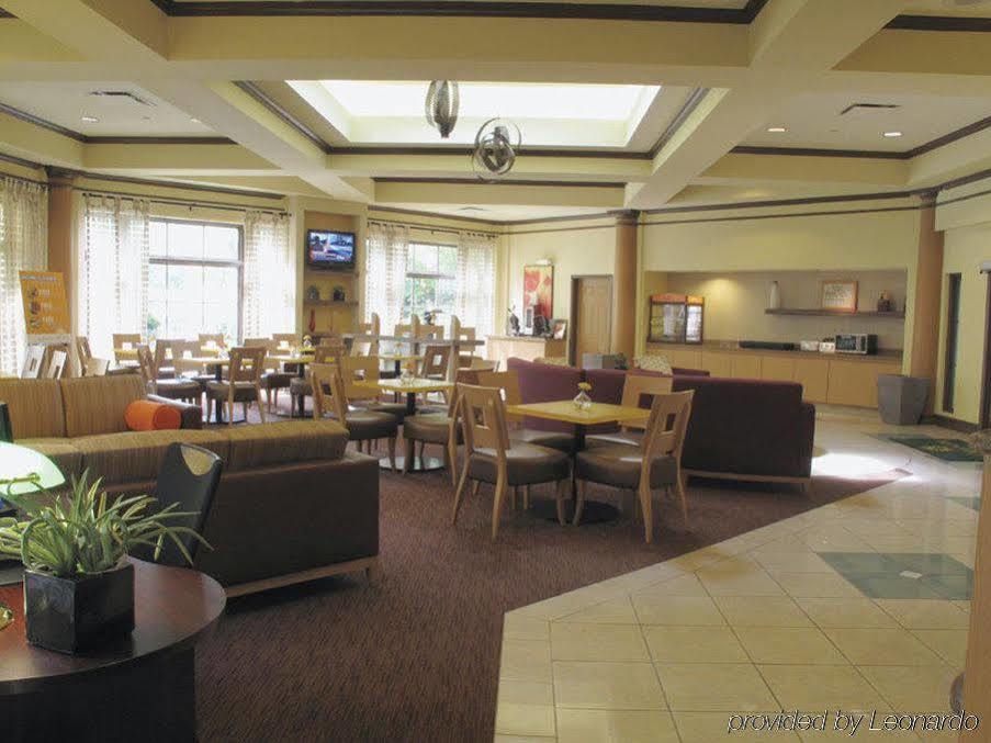 La Quinta By Wyndham Raleigh Crabtree Hotel Exterior photo