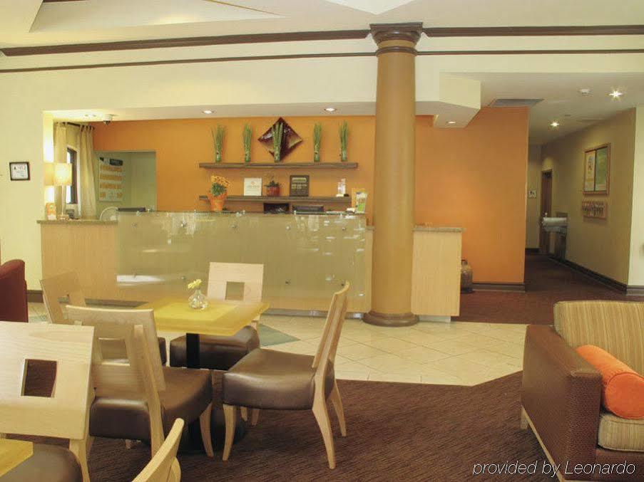 La Quinta By Wyndham Raleigh Crabtree Hotel Exterior photo