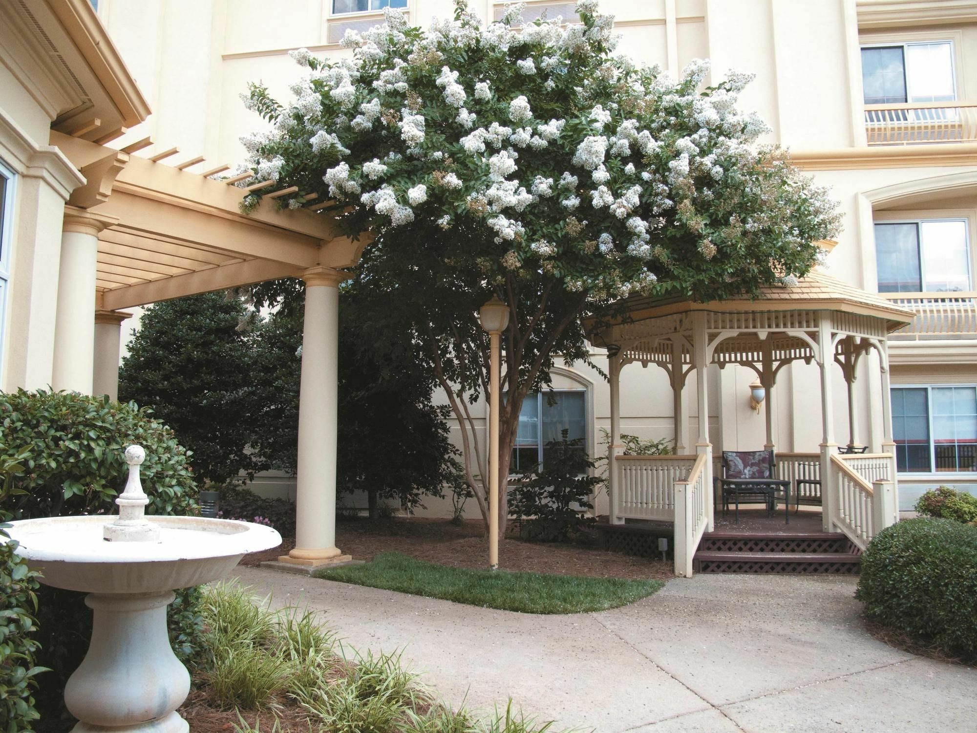 La Quinta By Wyndham Raleigh Crabtree Hotel Exterior photo