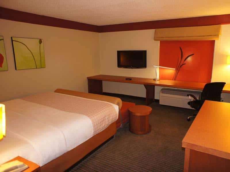 La Quinta By Wyndham Raleigh Crabtree Hotel Room photo